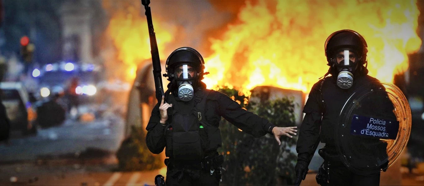 Ισπανία: Ξεκίνησαν ταραχές με αφορμή την μεταφορά νοσούντων από κορωνοϊό σε πόλη του νότου